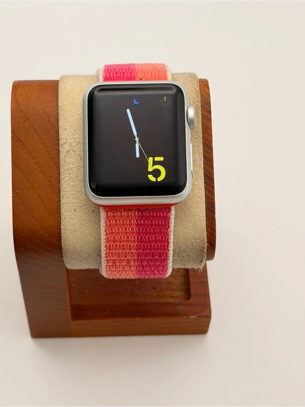 Apple Watch, 38mm, Silver Case, extra band, Charger Included, 7000 series, teste